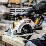 JCB 18CS-B körfűrész 18V 165mm, akku és töltő nélkül