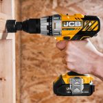 JCB 18DD-2X-E fúrókalapács 18V 45Nm 2Ah akkuval táskában 