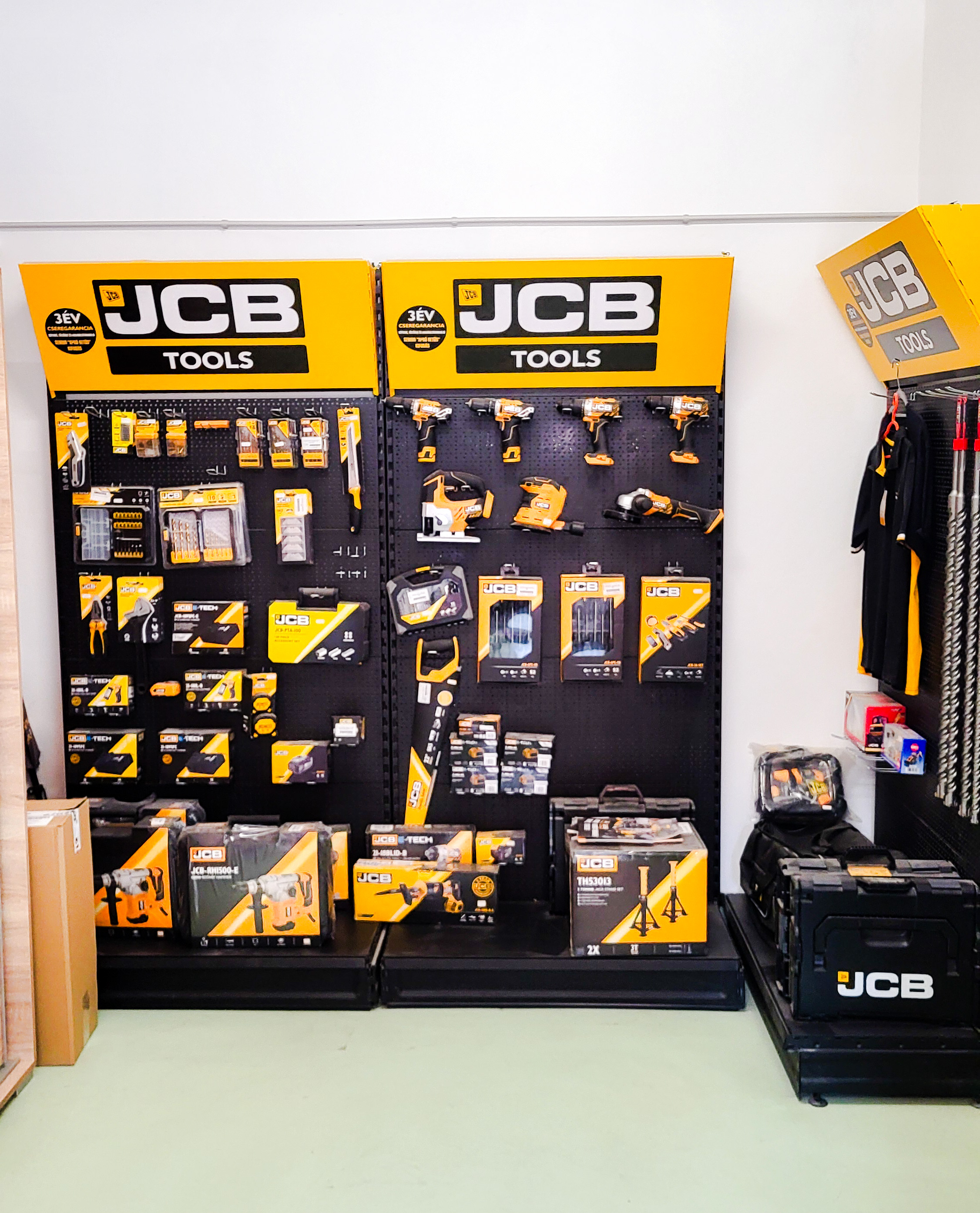 JCB Tools üzlet Komárom